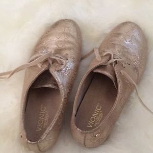 Vionic orthaheel sneaker